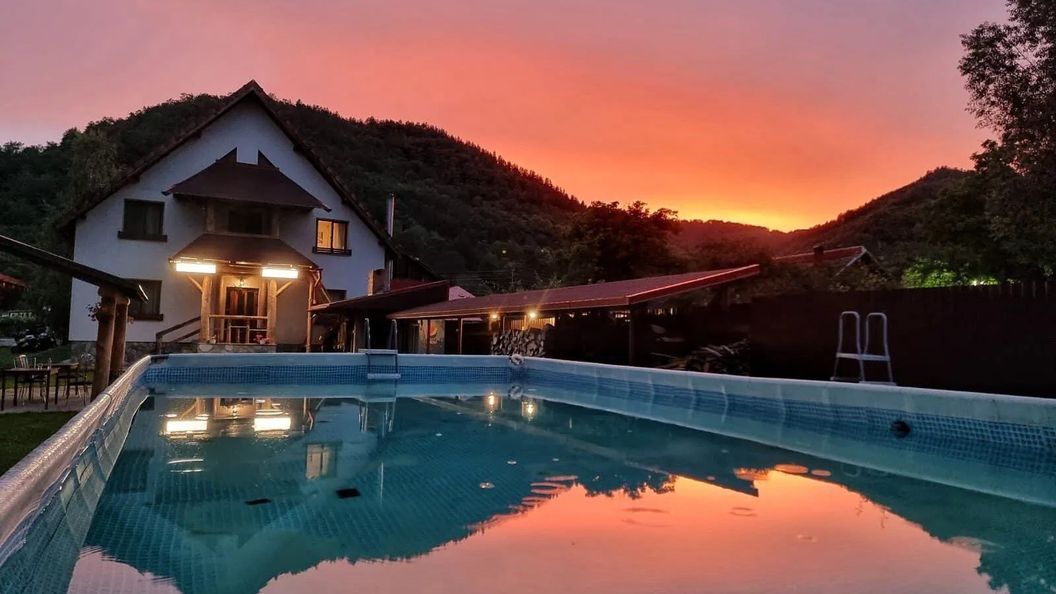 Conacul de sub Munte Novaci (1)