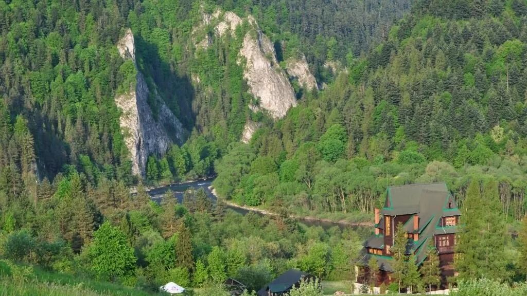 Dom gościnny Schronisko PTTK Trzy Korony Sromowce Niżne (1)