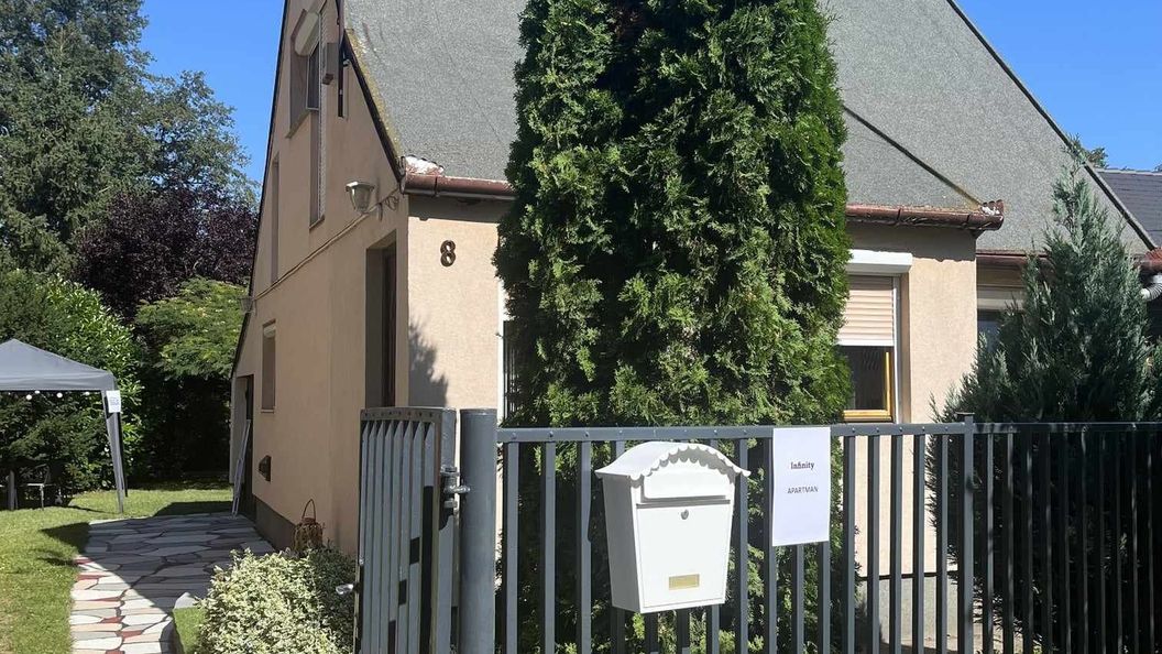 Infinity Apartman Tata (1)