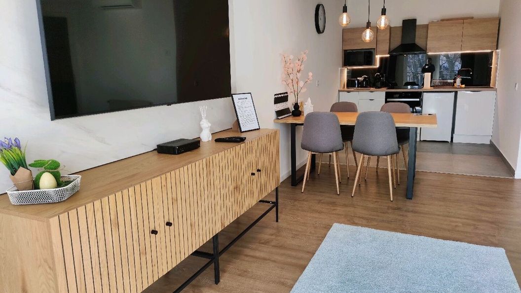 Room In The City 2 Apartman Sopron (1)