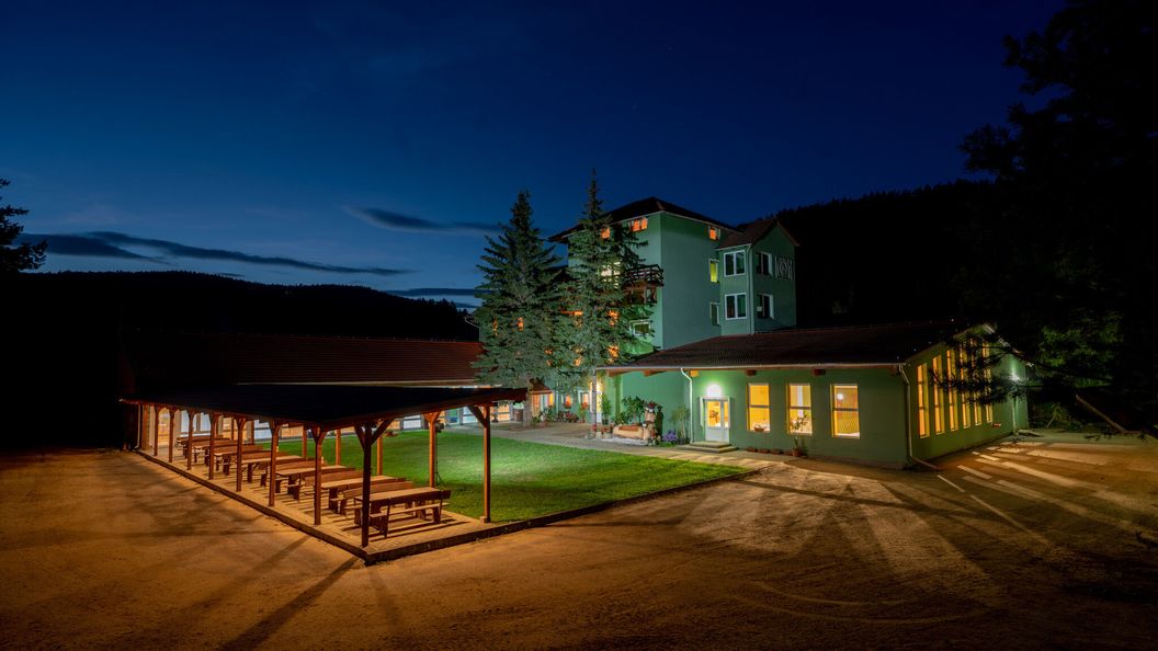 Zöldsziget Menedék, Rendezvény-és pihenőház Bárna (1)