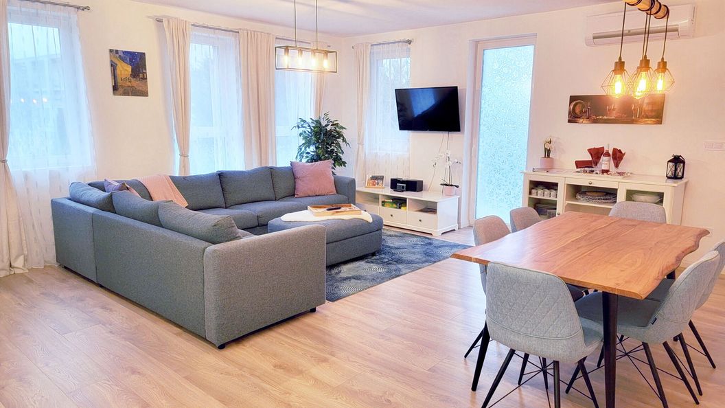 Moonshine Apartman Érd (1)