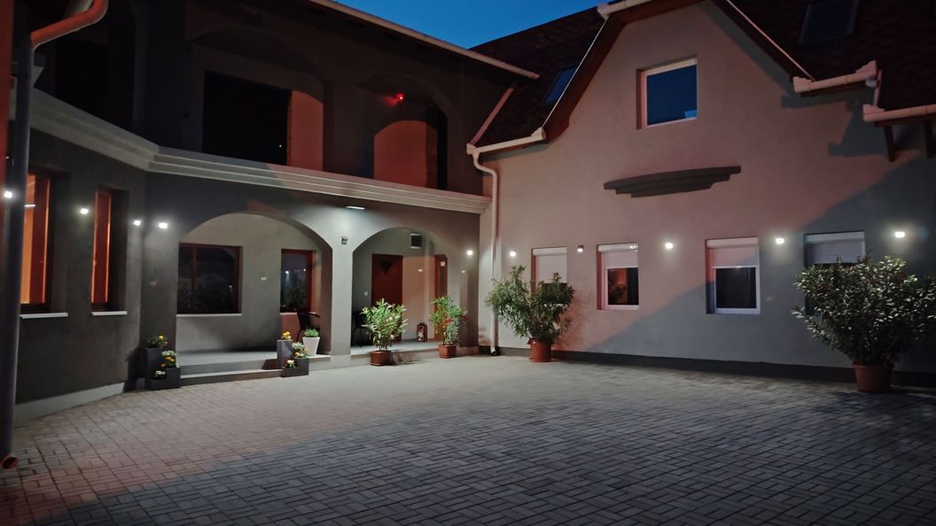 Kőkapu Apartmanház *** Bogács (1)