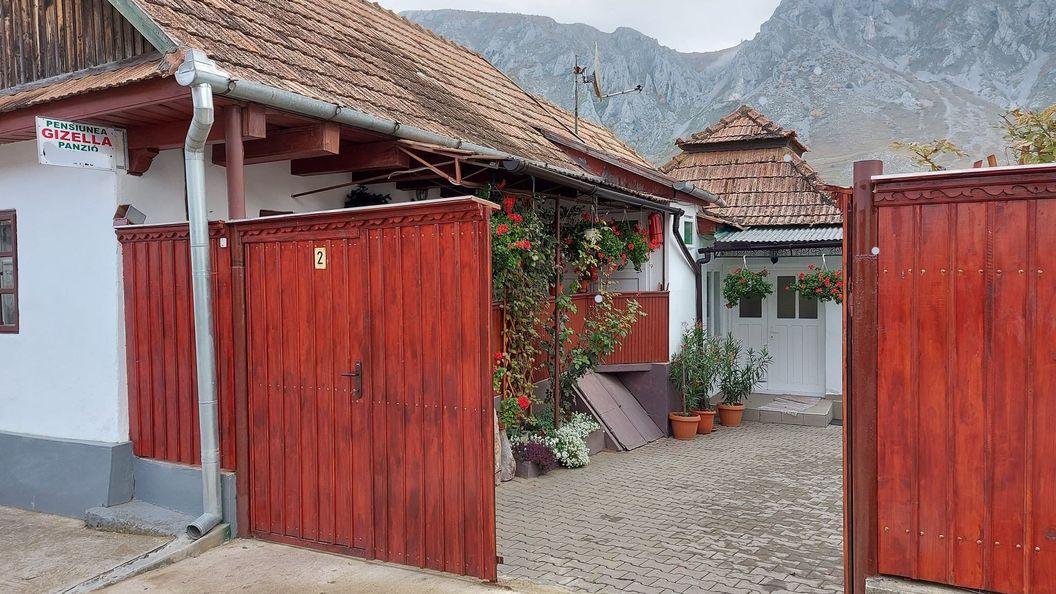 Pensiunea Gizella Rimetea (1)