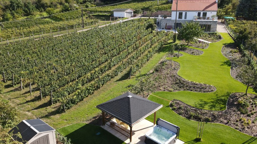 Rábai Katalin Borászat És Vendégház Neszmély (1)