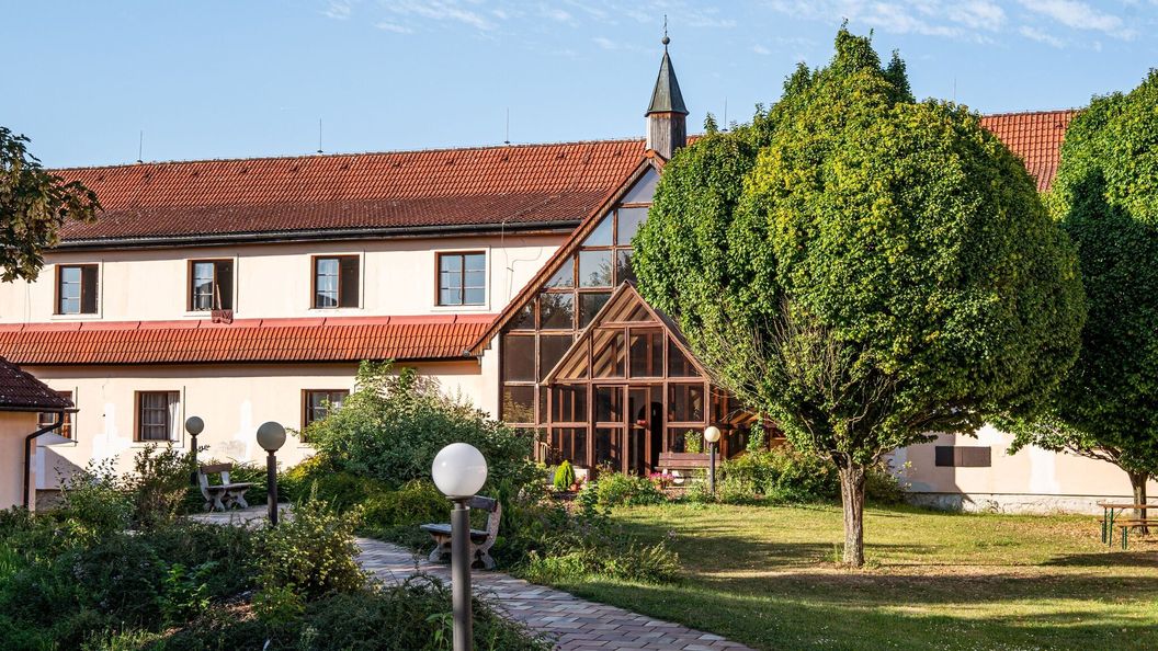 Holenský dvůr Ratiboř (1)