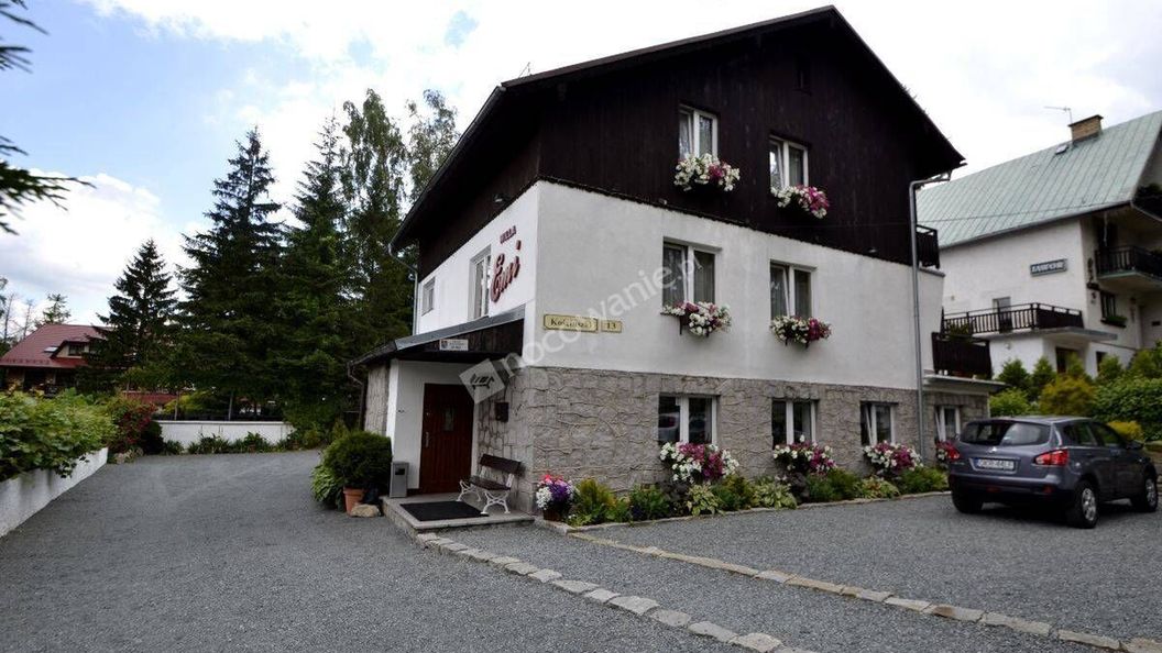 Willa Emi Karpacz (1)