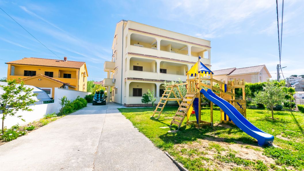 Apartments Ivan i Marija Lopar (1)