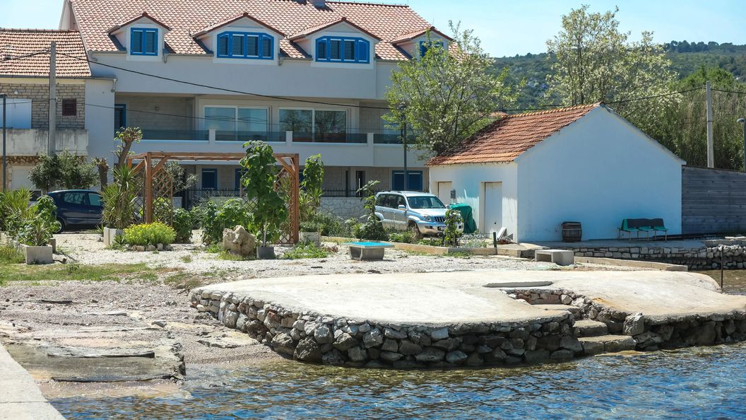 Apartments Seafront Mrljane (1)