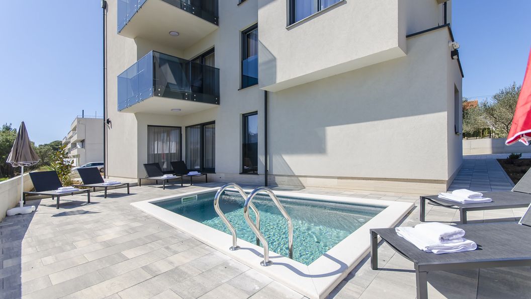 Apartments Villa V2 with rooftop Vir (1)