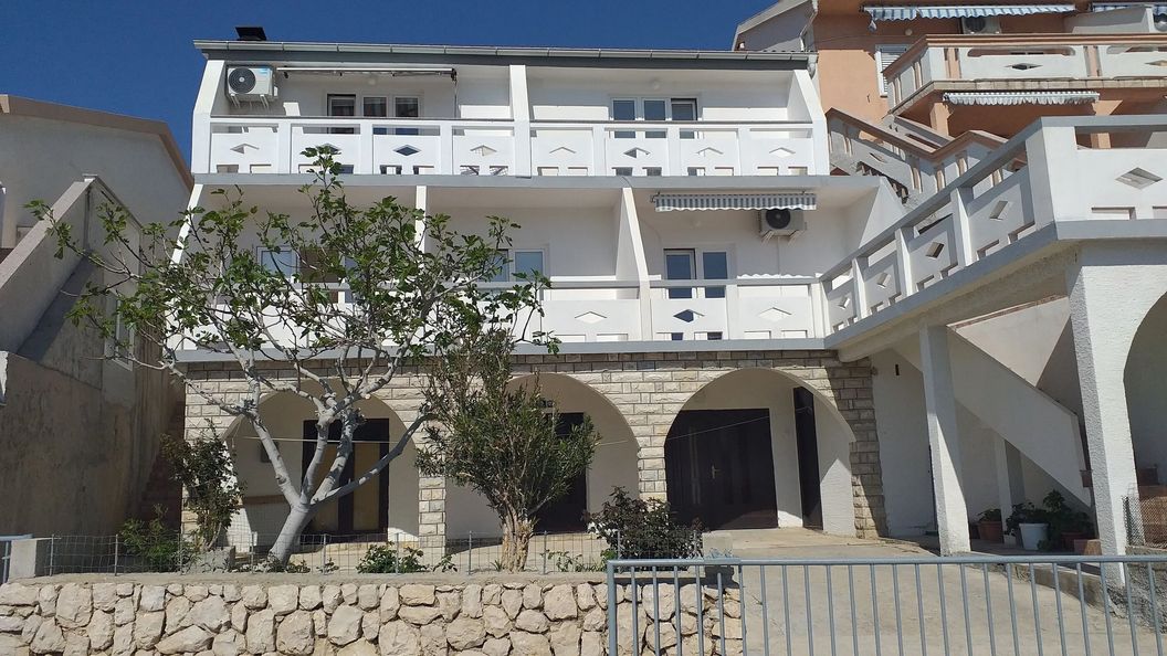 Apartment Moonstone Metajna (1)