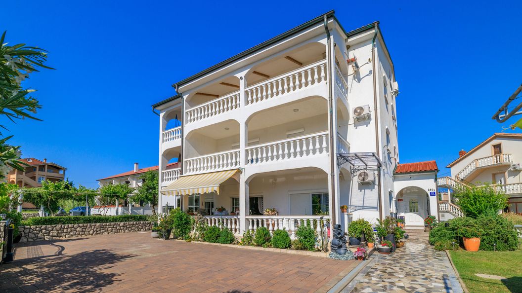 Apartments Spomenka Zvonko Lopar (1)