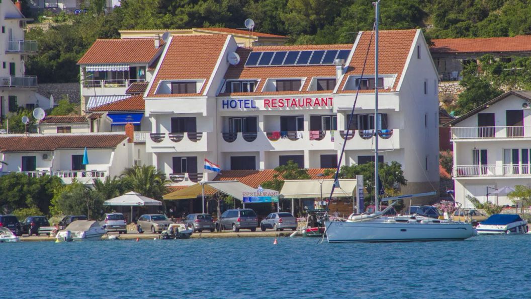 House Hotel Plava Laguna Tisno (1)