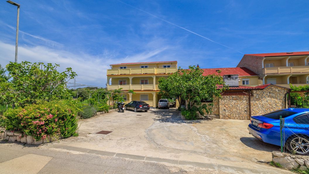 Apartments Milorad M Lopar (1)