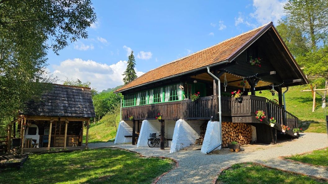 Casă de vacanță La Răscoala Petrila (1)