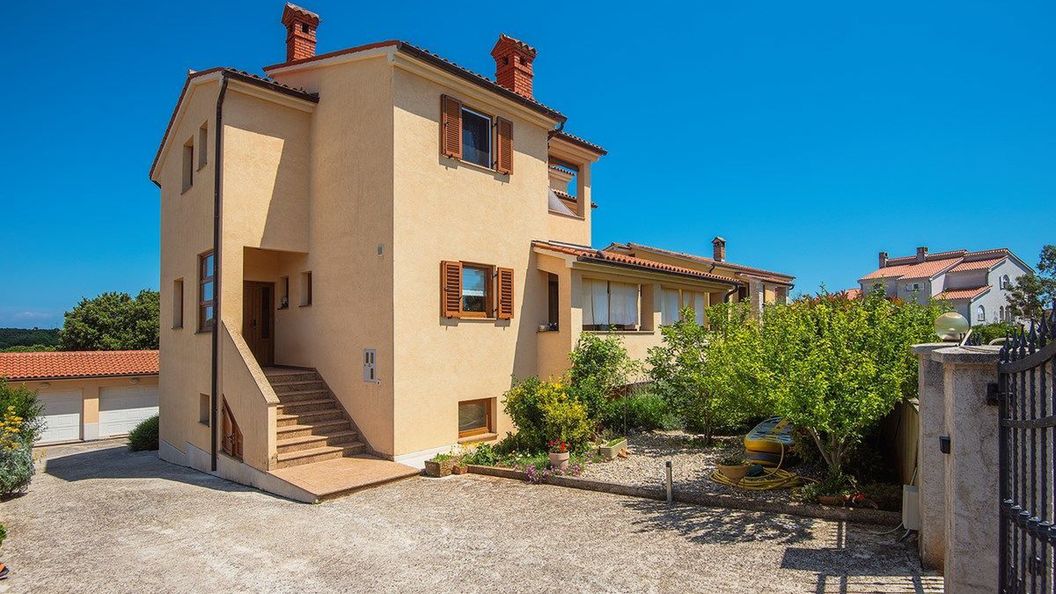 Apartment House Vinkuran (1)