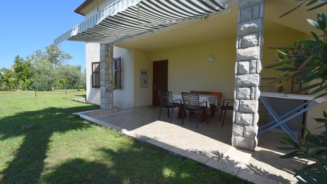 Apartment Anica Njivice (1)