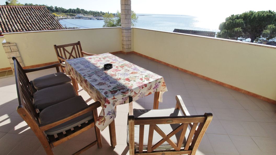 Apartments Zambratija with sea view (1)