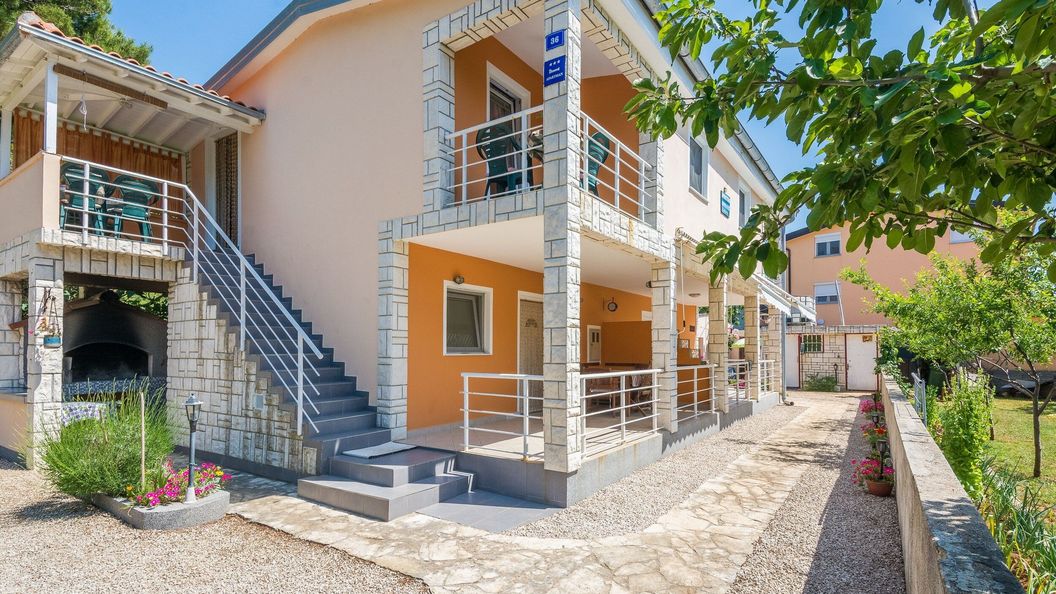 Apartmanok Parkolóhellyel Vir - 20233 (1)