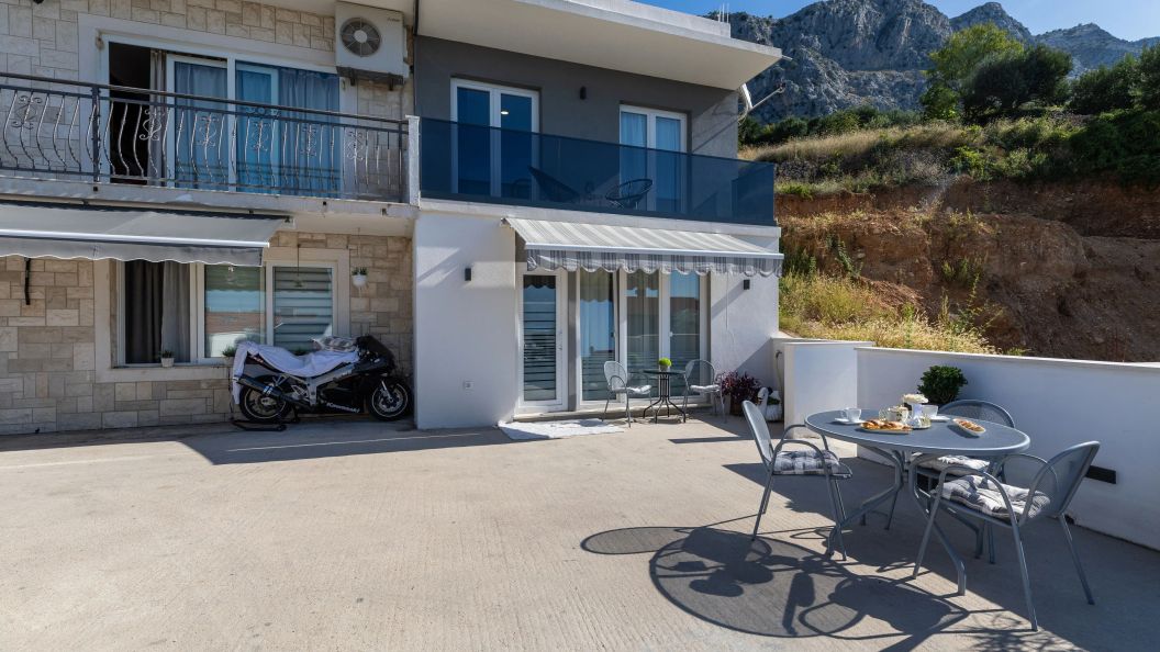 Apartments With Parking Space Omiš - 20689 (1)