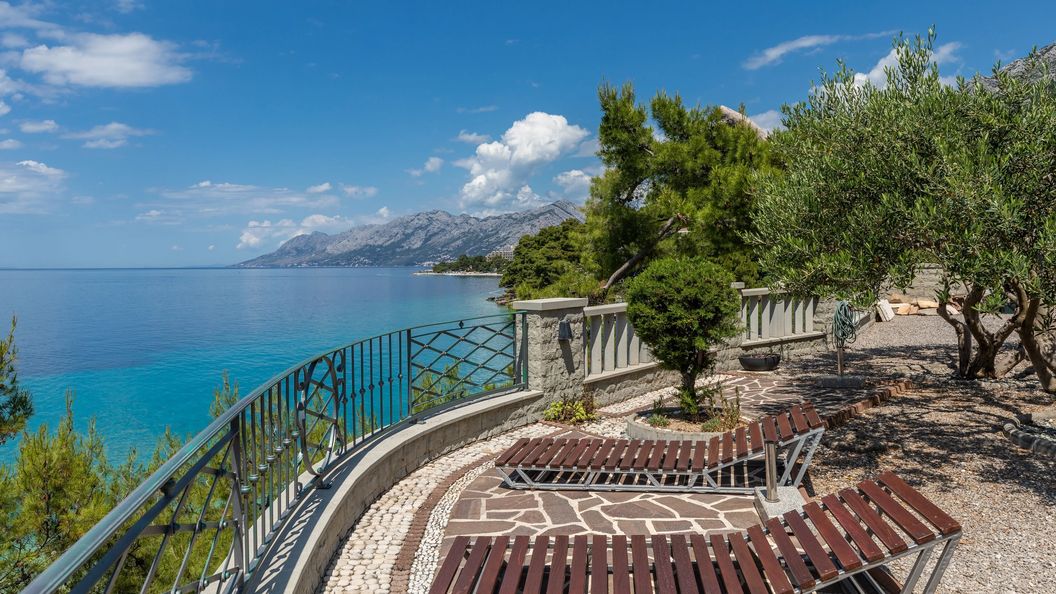 Apartments By The Sea Brela Makarska - 20708 (1)
