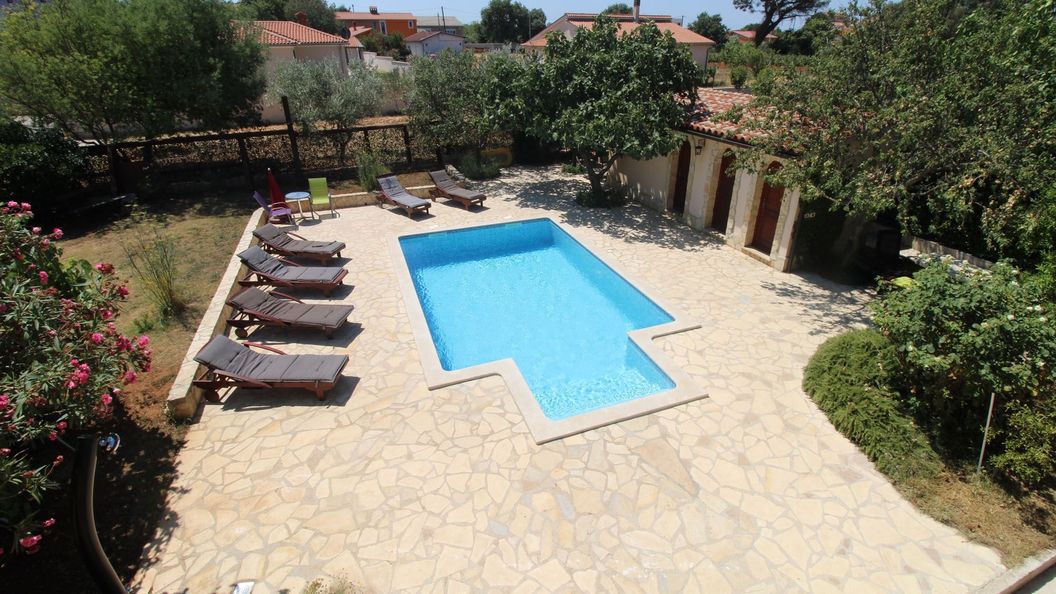 Ház Családok Részére Medencével Liznjan, Medulin - 20798 Ližnjan (1)