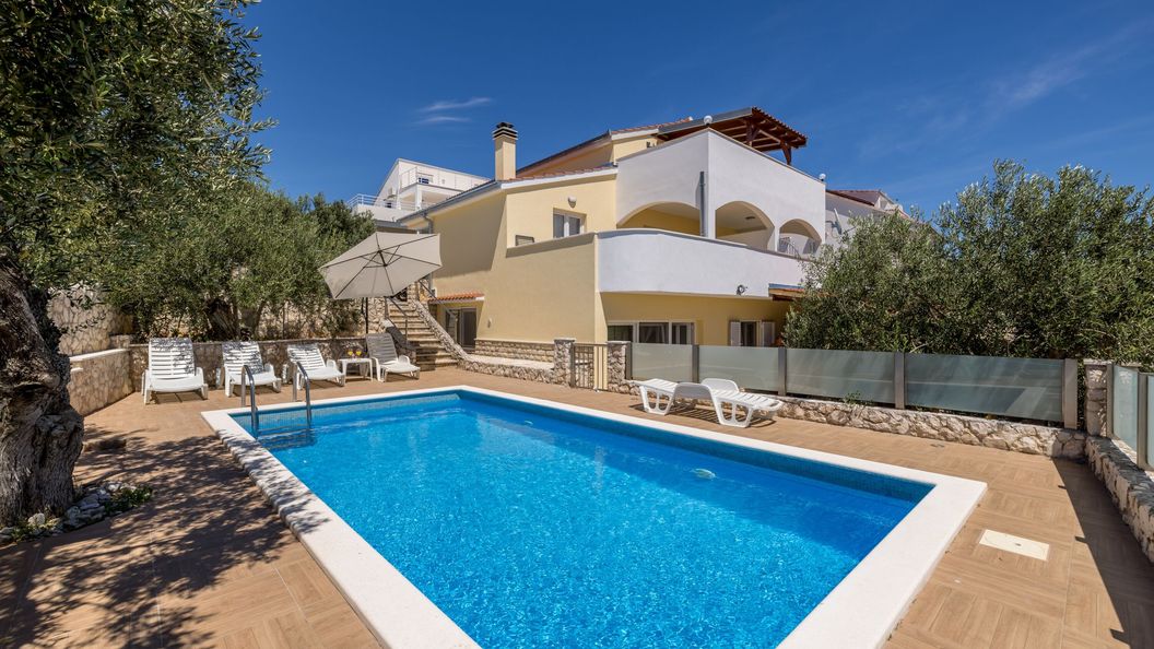 Apartmanok Családok Részére Medencével Sevid, Trogir - 21163 Sevid (1)