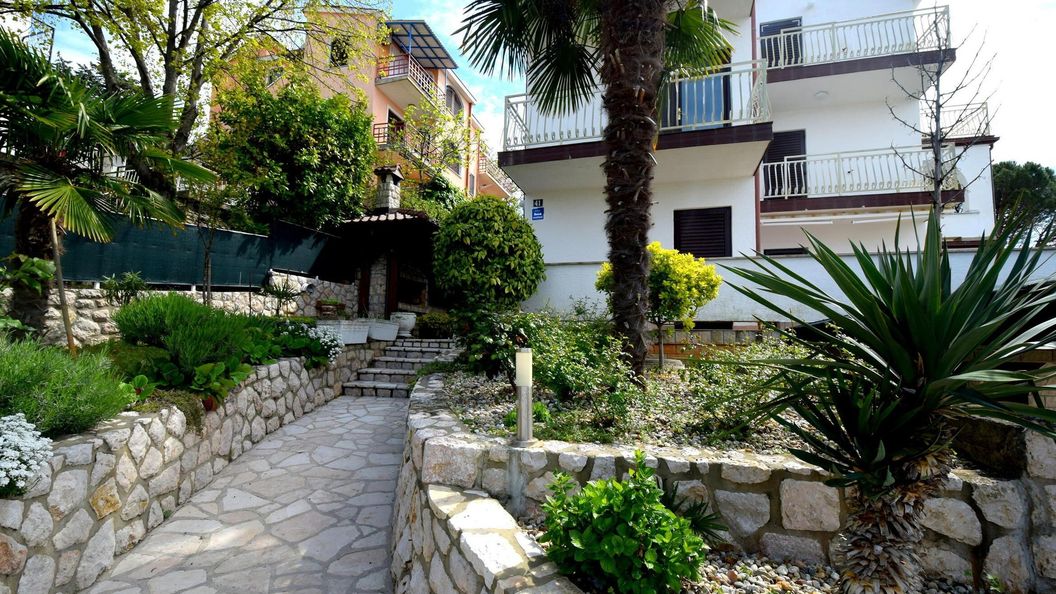 Apartmanok Parkolóhellyel Njivice, Krk - 21326 Njivice (1)