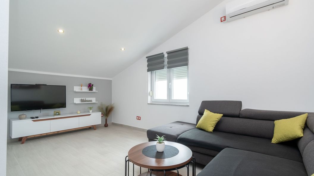 Apartmanok Parkolóhellyel Maslenica, Novigrad - 21404 Maslenica (1)