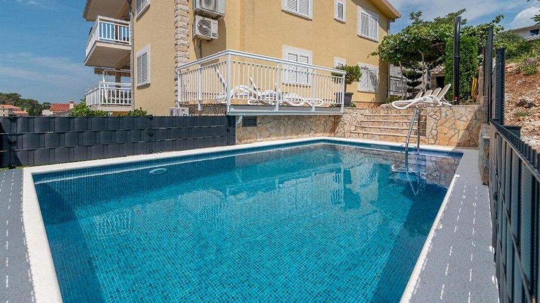 Apartmanok Medencével Trogir - 21466 (1)