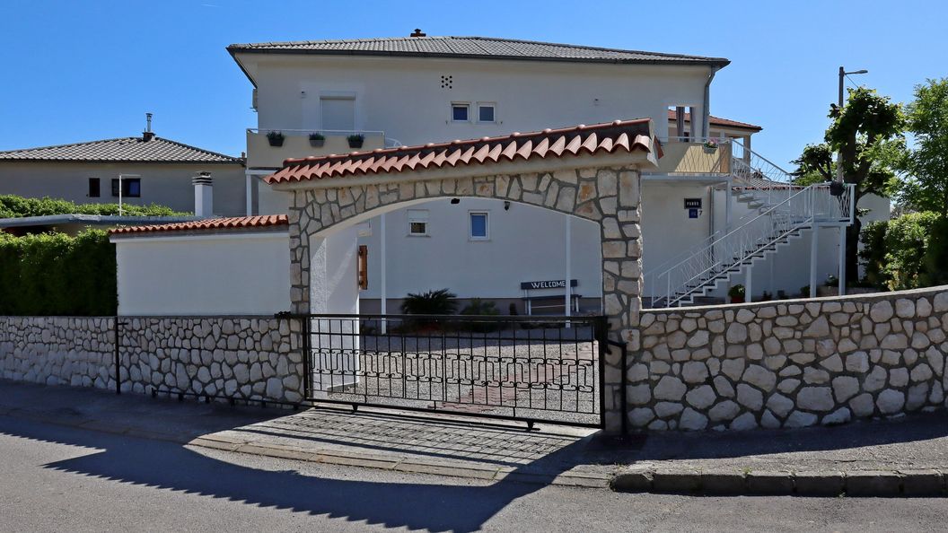 Szobák Magán Parkolóhellyel Novi Vinodolski - 21509 (1)