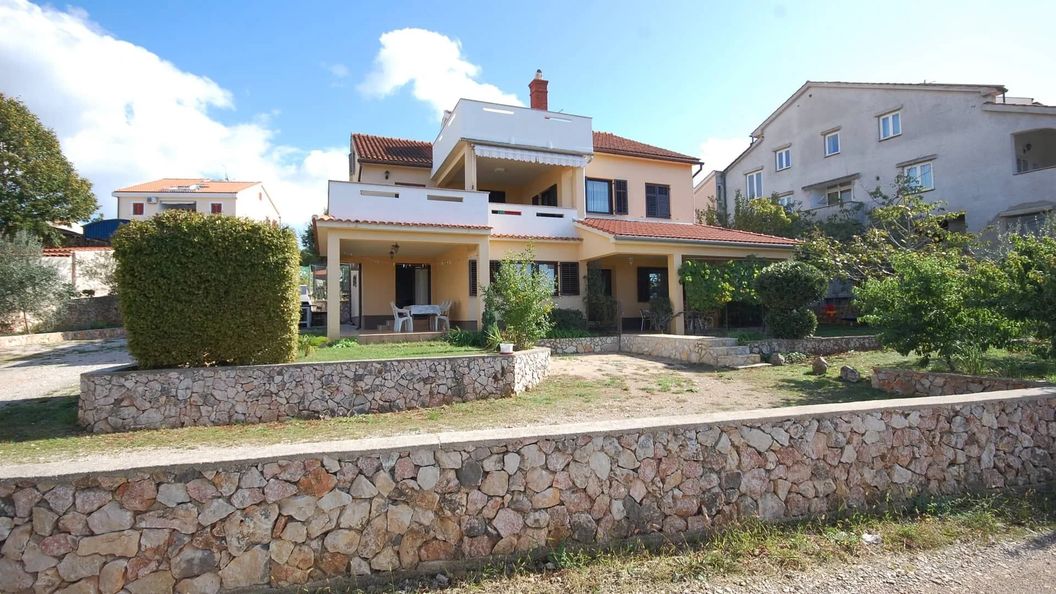 Apartmanok Parkolóhellyel Njivice, Krk - 21728 Njivice (1)