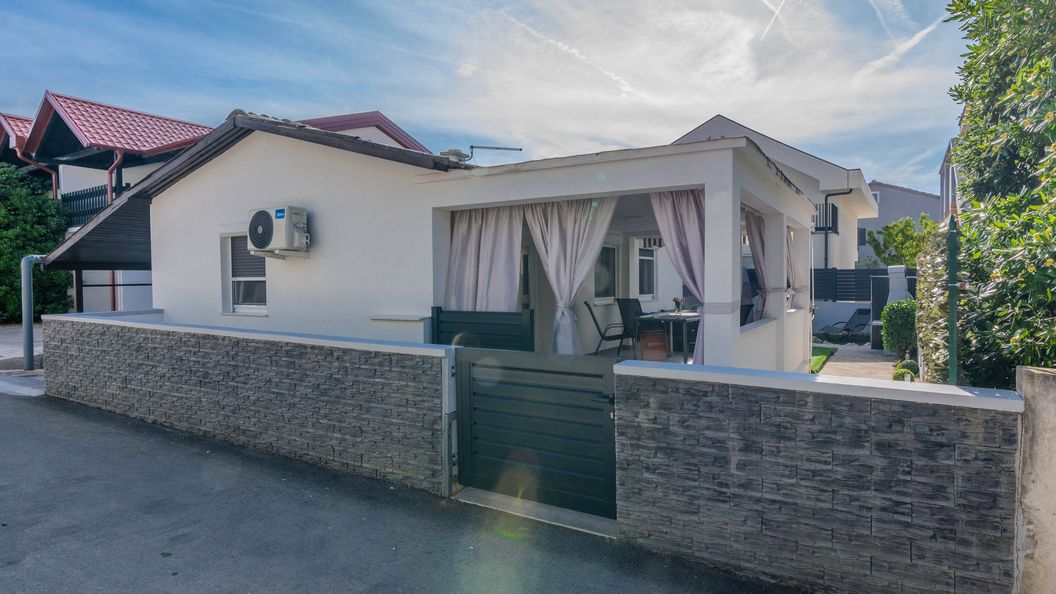 Apartmanok Parkolóhellyel Vir - 21751 (1)