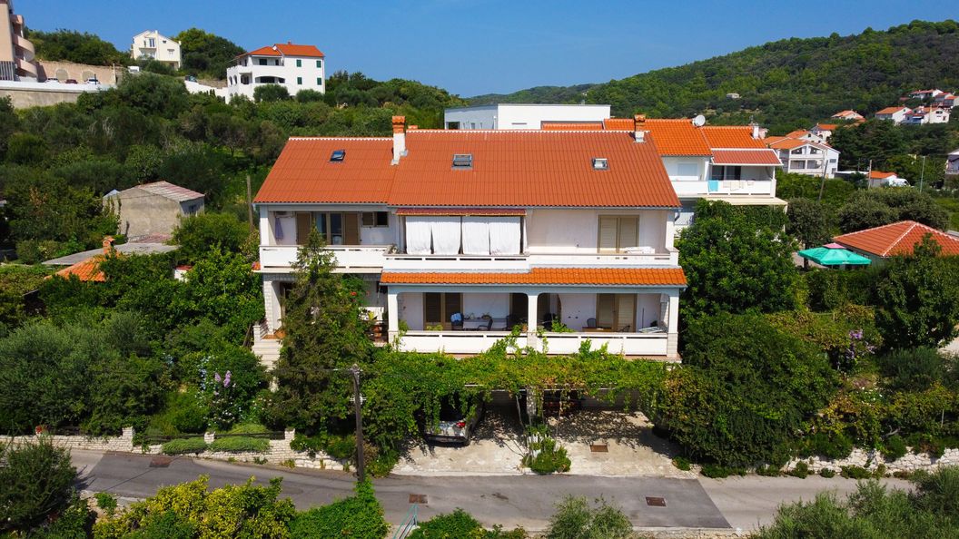 Apartmanok és Szobák Parkolóhellyel Palit, Rab - 21755 Palit (1)