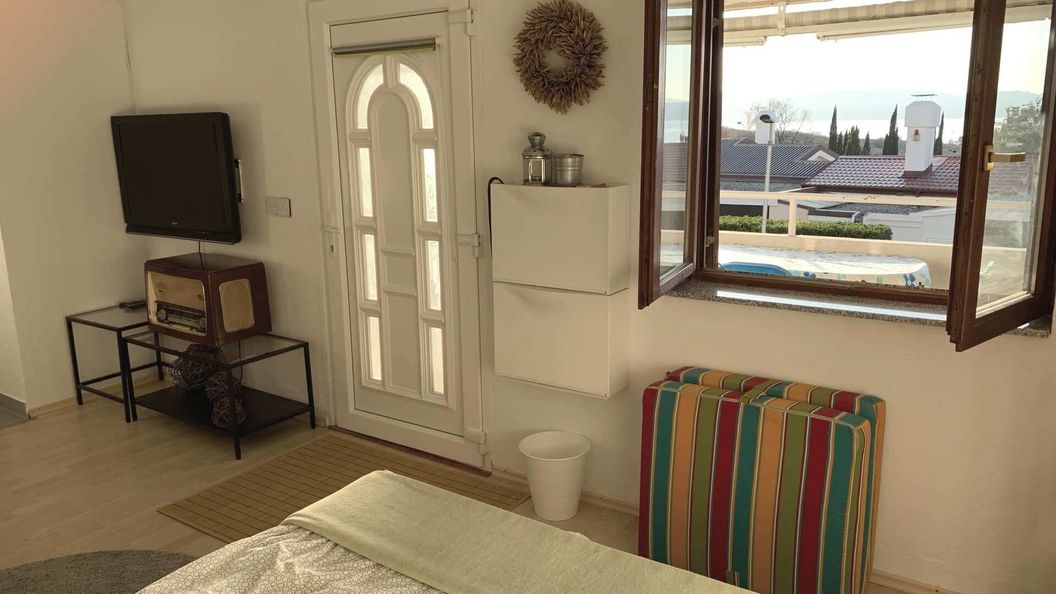 Apartmanok Parkolóhellyel Njivice, Krk - 21770 Njivice (1)