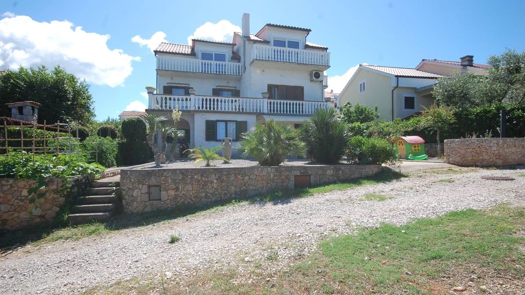 Apartmanok Parkolóhellyel Njivice, Krk - 21871 Njivice (1)