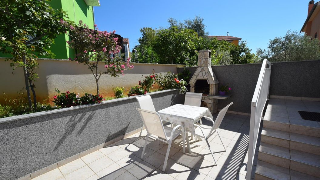 Apartmanok Parkolóhellyel Njivice, Krk - 21902 Njivice (1)