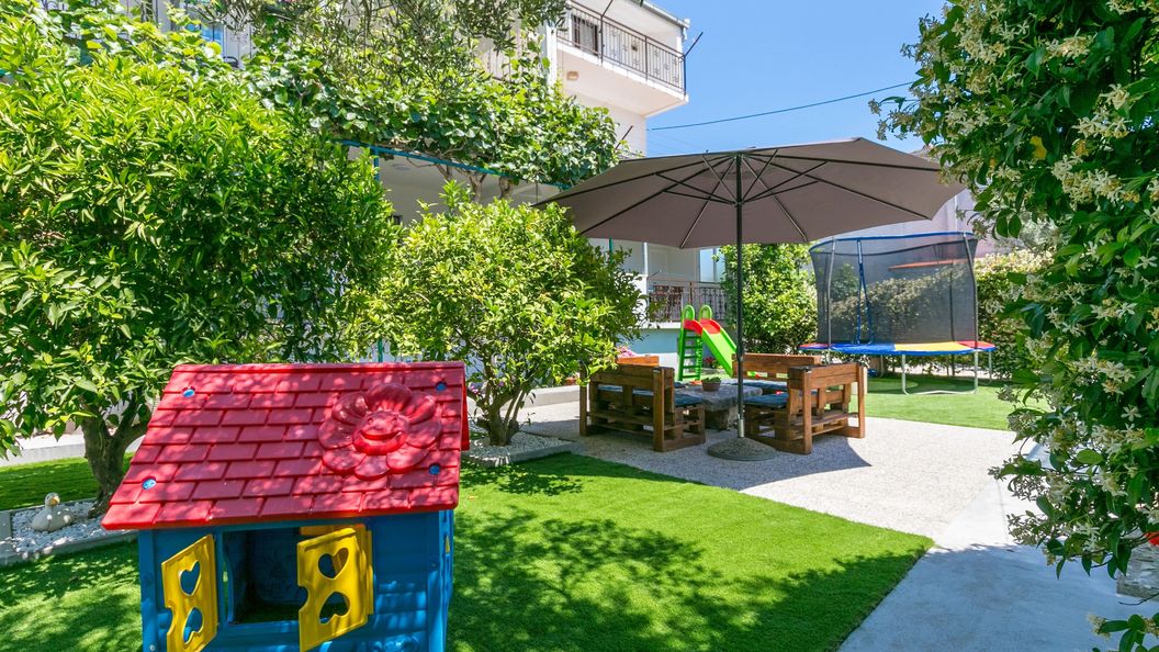 Apartmanok Parkolóhellyel Kastel Stafilic, Kastela - 21948 Kaštel Štafilić (1)