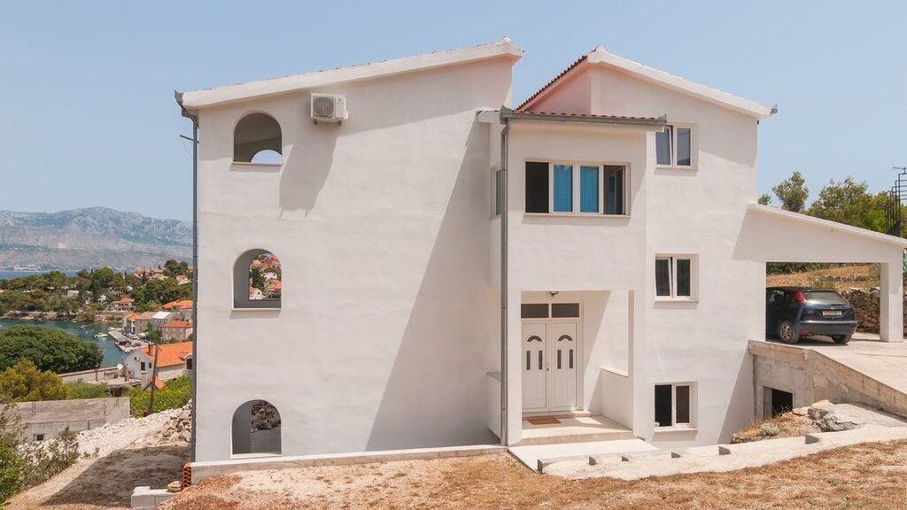 Apartmanok Parkolóhellyel Splitska, Brac - 21974 Splitska (1)