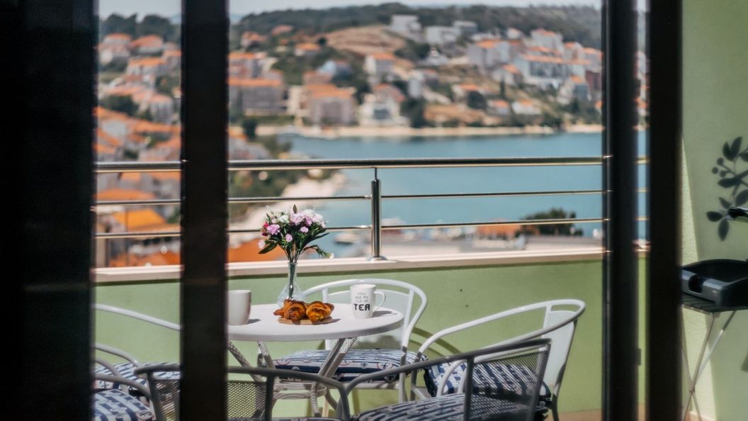 Apartmanok Parkolóhellyel Okrug Gornji, Ciovo - 22182 Okrug Gornji (1)