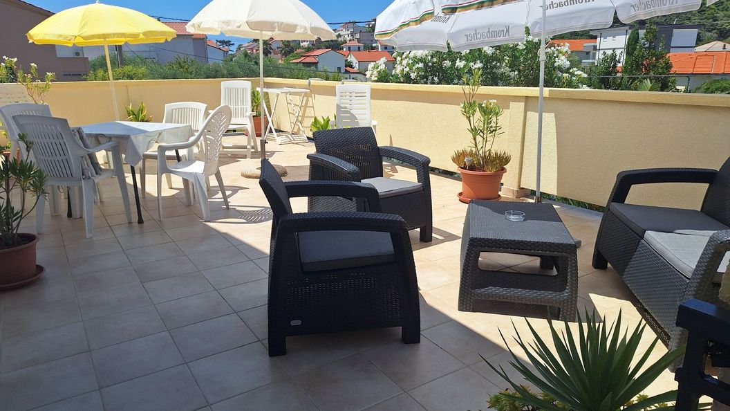 Apartmanok és Szobák Parkolóhellyel Palit, Rab - 22221 Palit (1)