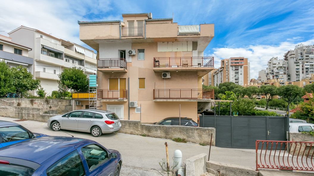 Apartmanok Parkolóhellyel Split - 22293 (1)