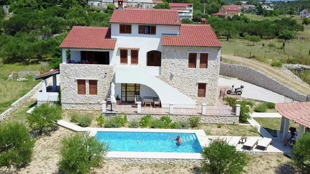 Apartmanok Családok Részére Medencével Barbat, Rab - 22358 Barbat (1)