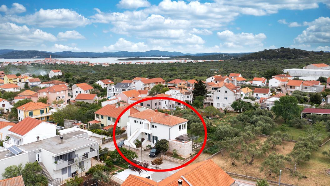 Apartmanok Parkolóhellyel Murter - 22405 (1)