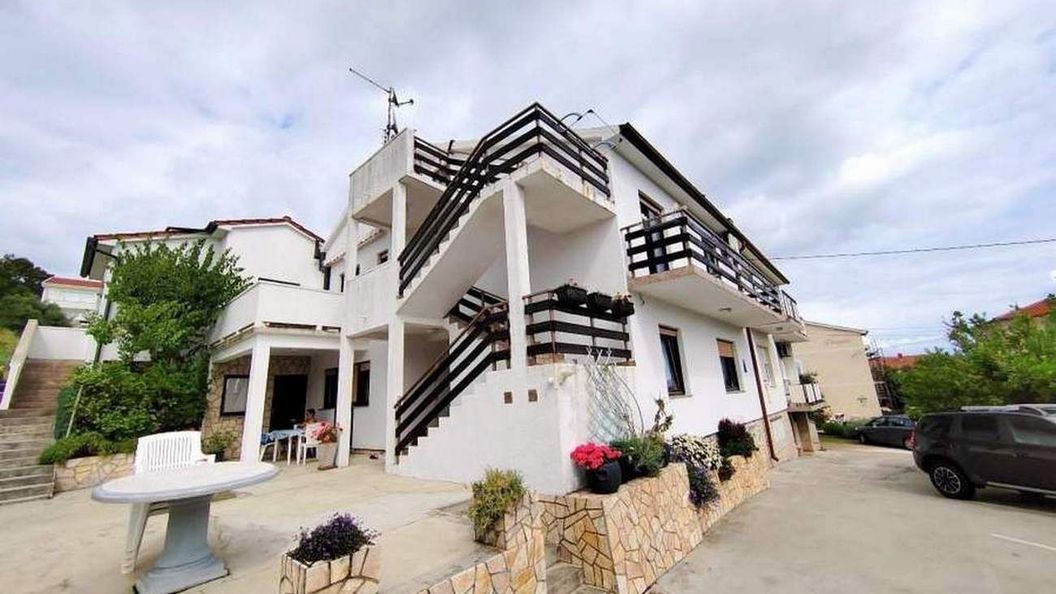 Apartmanok Parkolóhellyel Rab - 22497 (1)