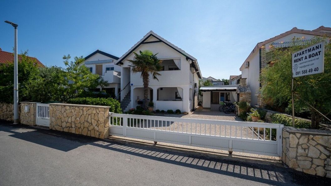 Apartmanok Parkolóhellyel Vir - 22626 (1)