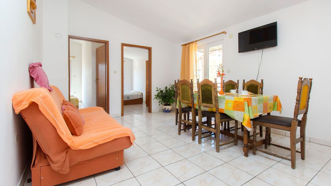 Apartmanok Parkolóhellyel Pirovac, Sibenik - 22646 Pirovac (1)