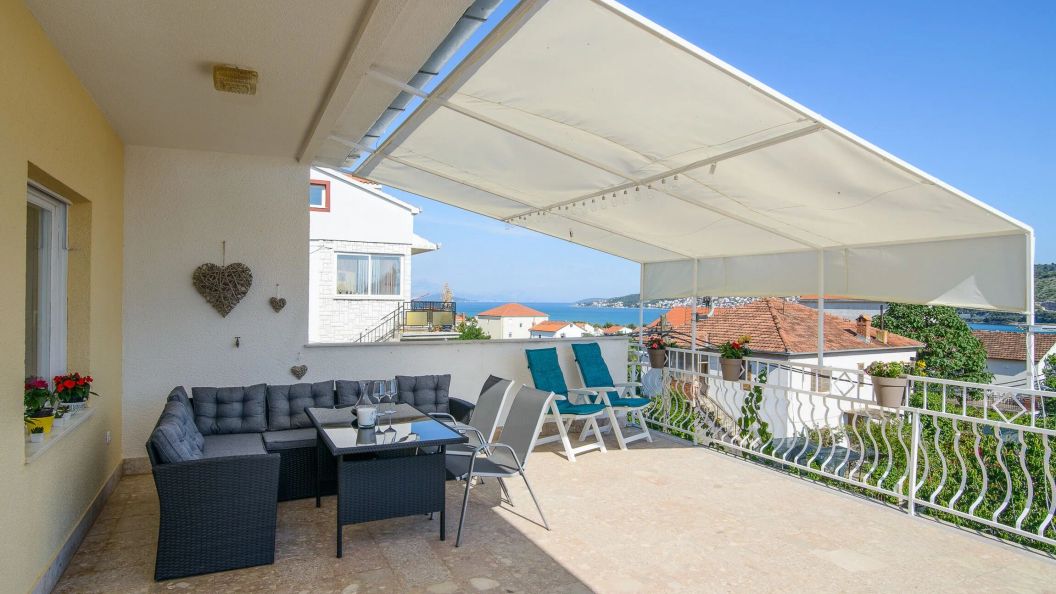Apartments With Parking Space Trogir - 22655 (1)