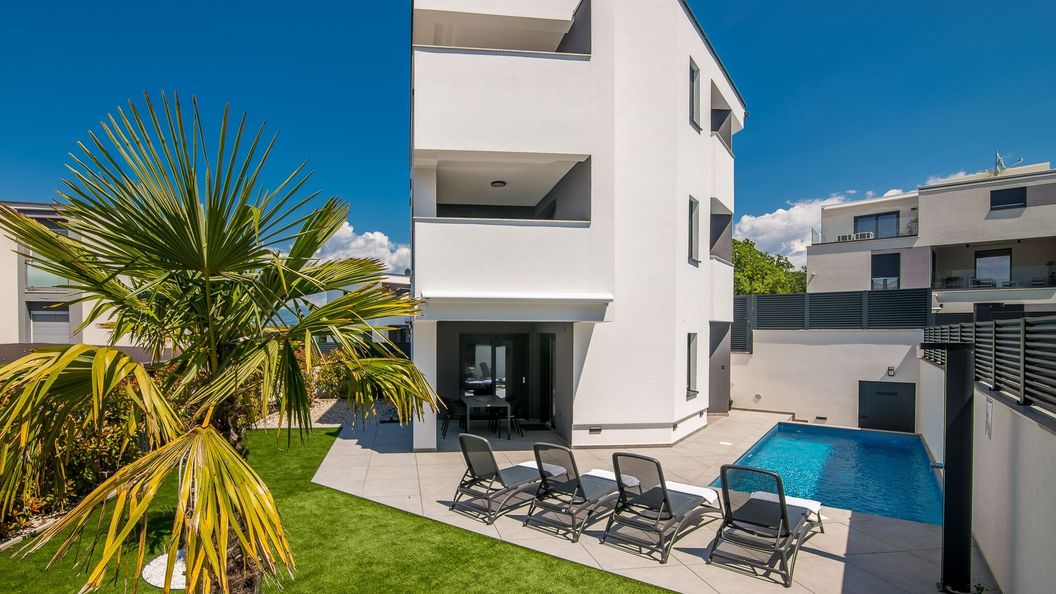 Apartmanok Családok Részére Medencével Njivice, Krk - 22806 Njivice (1)