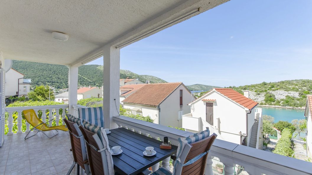 Apartment Niko Grebastica (1)